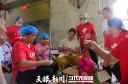 开云体育下载-他们，拼杀在“村超”赛场