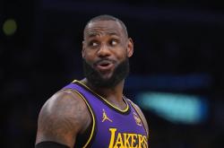 开云体育网址-格里芬：我读高中，詹姆斯在NBA！我都退役了，詹姆斯还没退役！