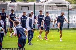 开云体育-瓦伦西亚引援战术分析：萨迪克与布阿杜的选择博弈