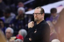 开云体育平台-费城76人首发得分后卫选择引发争议