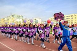 开云体育-绿茵场燃情！昌吉市第十小学迎来“校园足球盛宴”