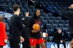 开云体育下载-阿门出战，火箭队首发5将双塔领衔，启用第4后卫 杜兰特带队争首胜