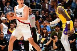 开云体育下载-NBA｜首次打NBA背靠背 杨瀚森未能把握住机会