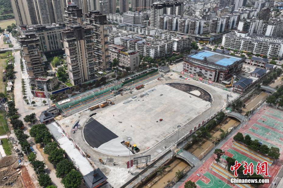 贵州“村超”球场灾后恢复建设持续进行