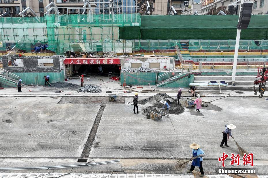 贵州“村超”球场灾后恢复建设持续进行