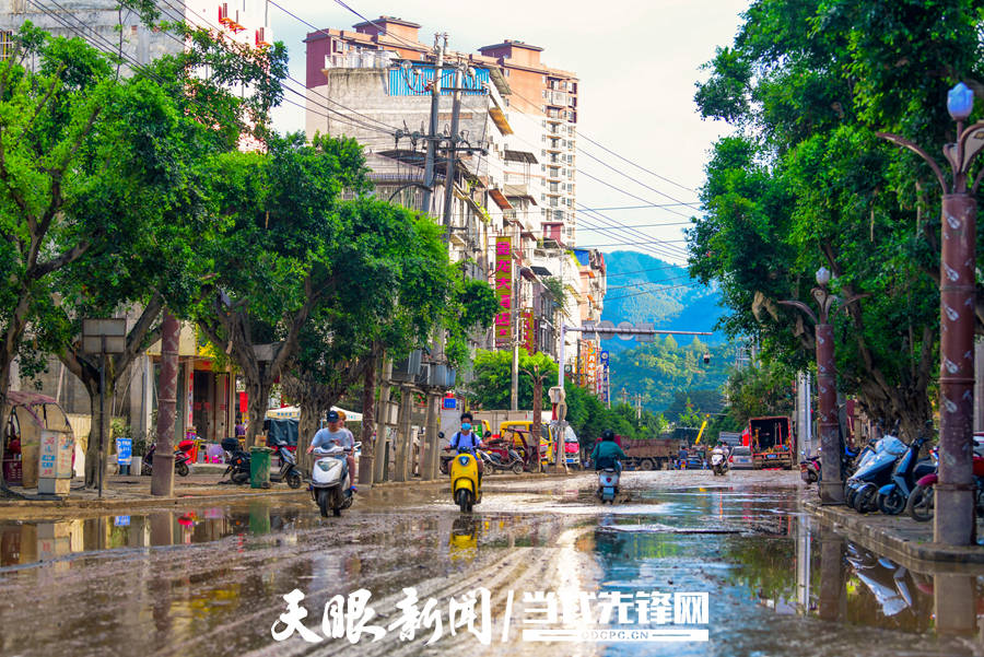 他们，拼杀在“村超”赛场