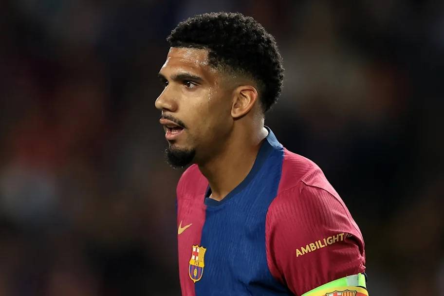 巴塞罗那精简中后卫,阿劳霍斩钉截铁表忠心