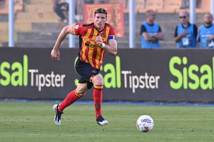 官方:升班马克雷莫纳签下莱切后卫巴斯奇罗托,转会费300万欧