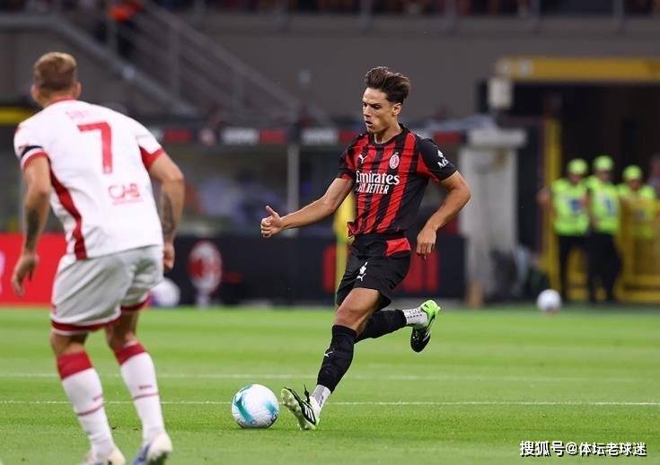 AC米兰7大新援集体亮相！三大中场助球队质变，一人加盟至关重要