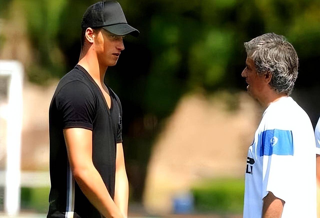 赞助金额差异引热议！国际米兰转会期动荡，背后经济考量几何？