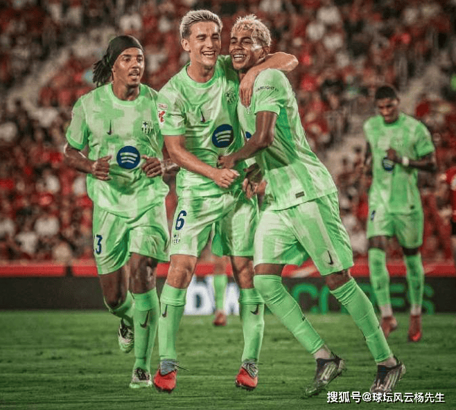 西甲战火重燃，巴萨3-0大胜马洛卡，马洛卡两人染红吞苦果