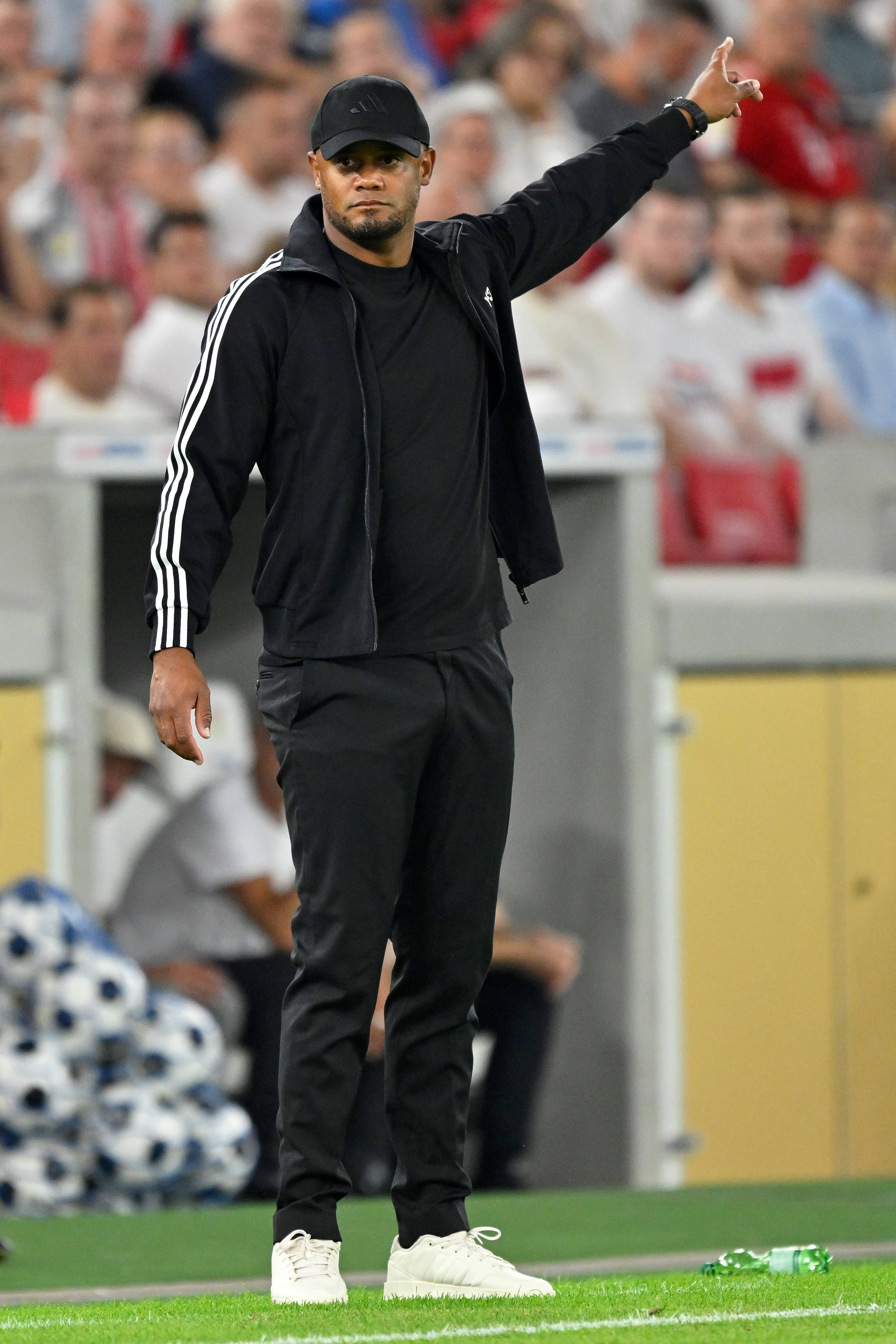 (体育)足球——弗朗茨·贝肯鲍尔超级杯:拜仁慕尼黑夺冠