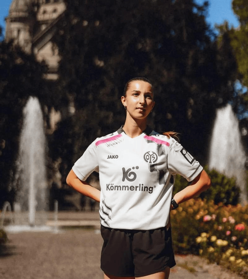 复古与潮流融合!美因茨05新客场球衣发布,或成日常穿搭新宠