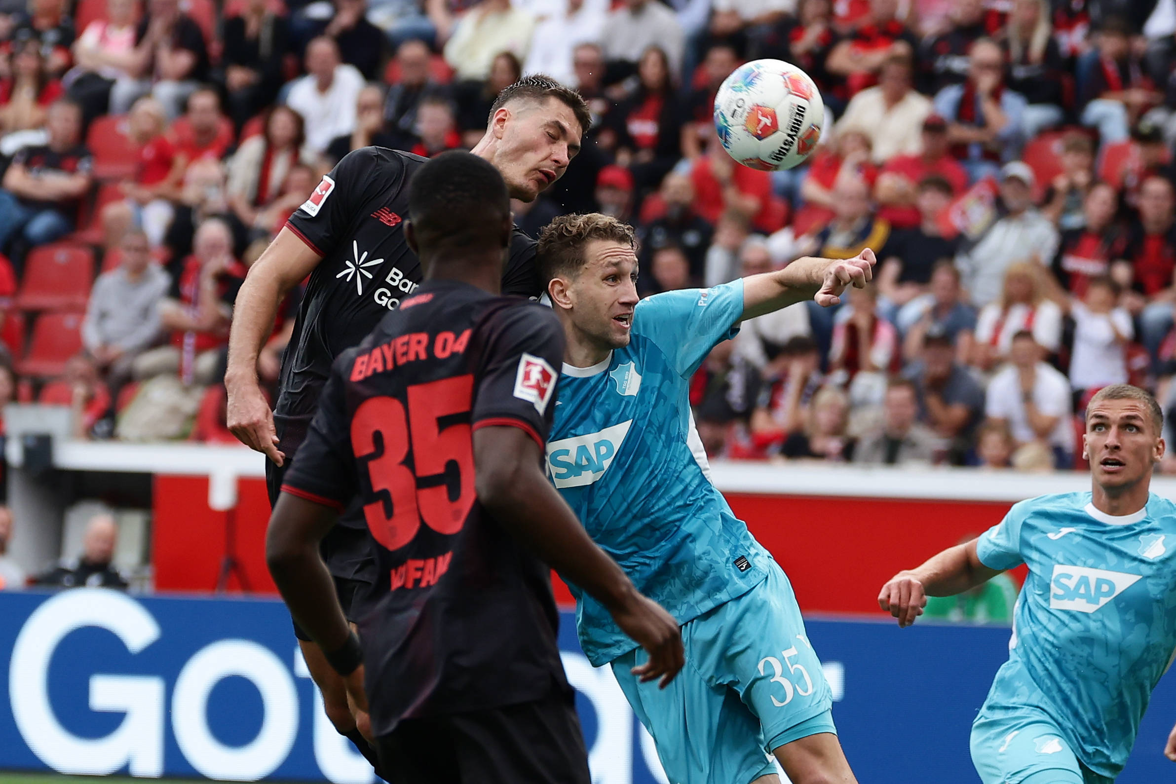 (体育)足球——德甲:勒沃库森不敌霍芬海姆